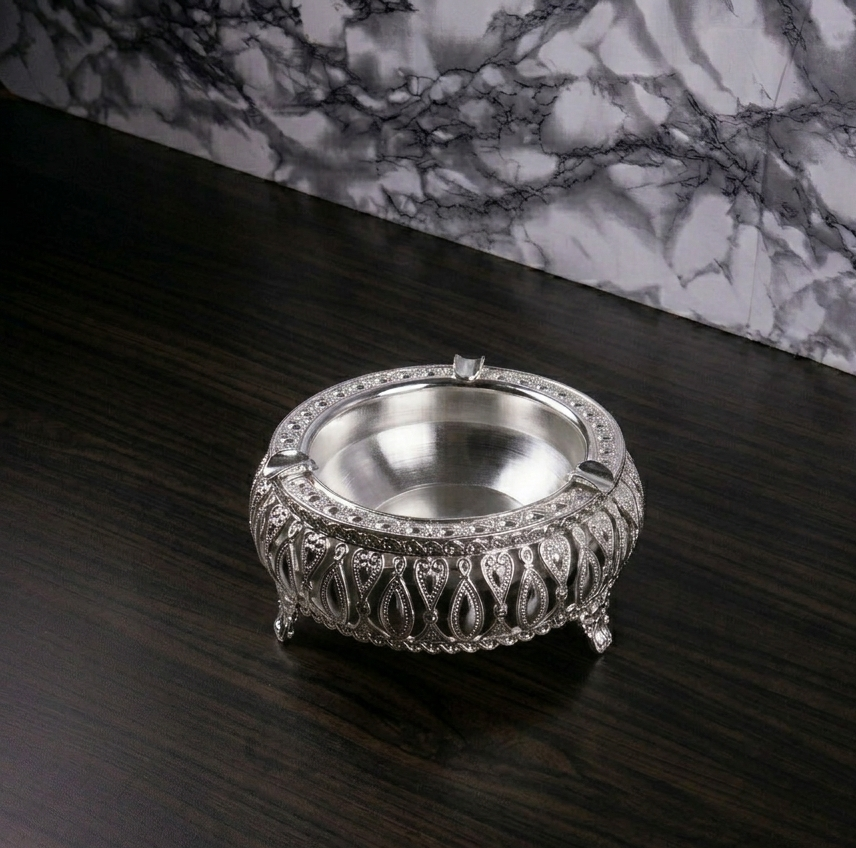 Large Silver-Plated Metal Ashtray – Elegant Design