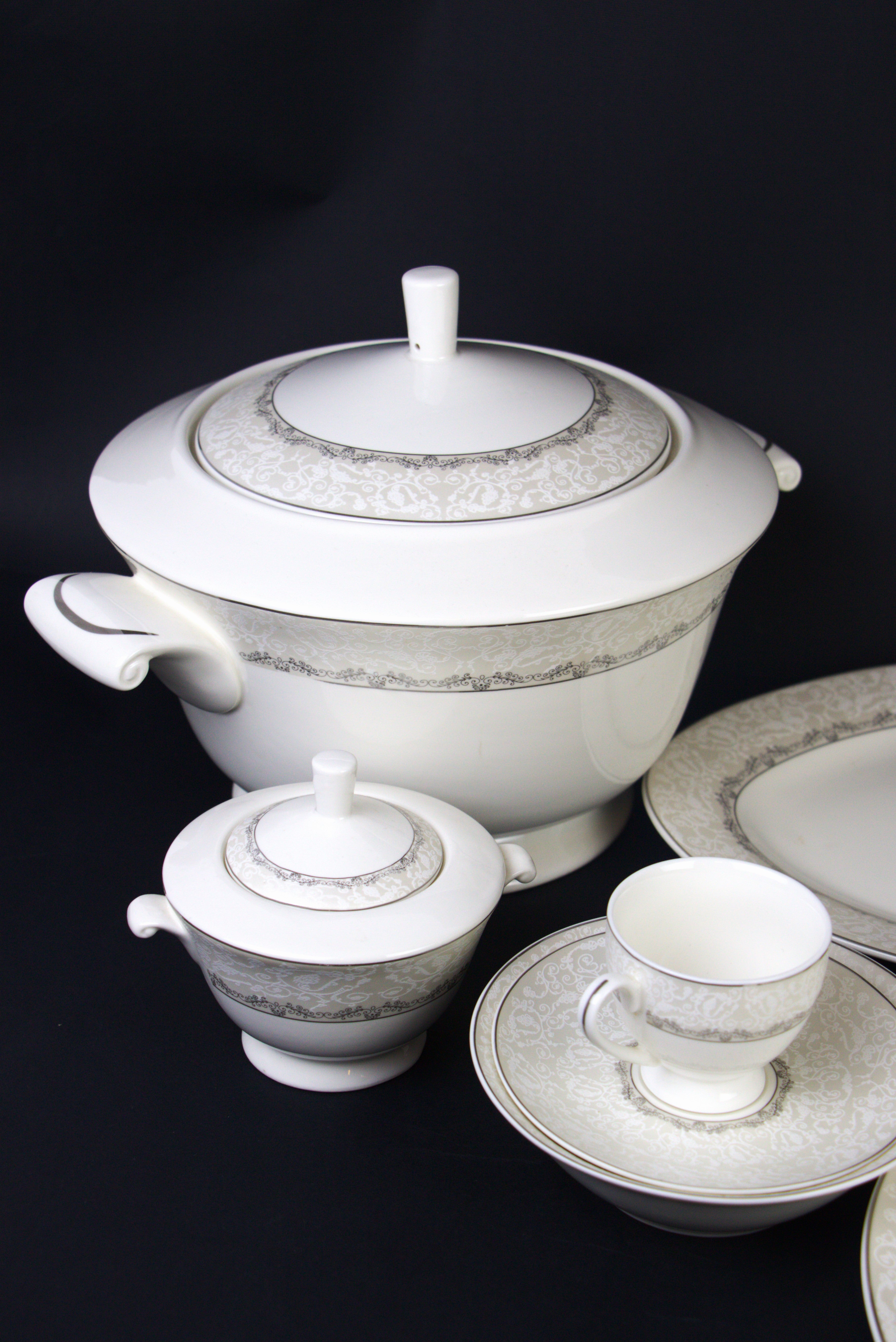 Bon China Narumi 66-Piece Dinner Set, Thai