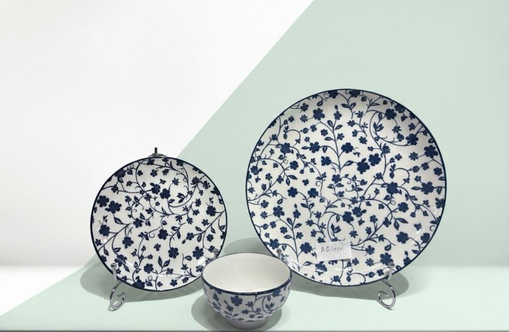 Classic Blue & White Porcelain Dinner Set – 18 Pieces