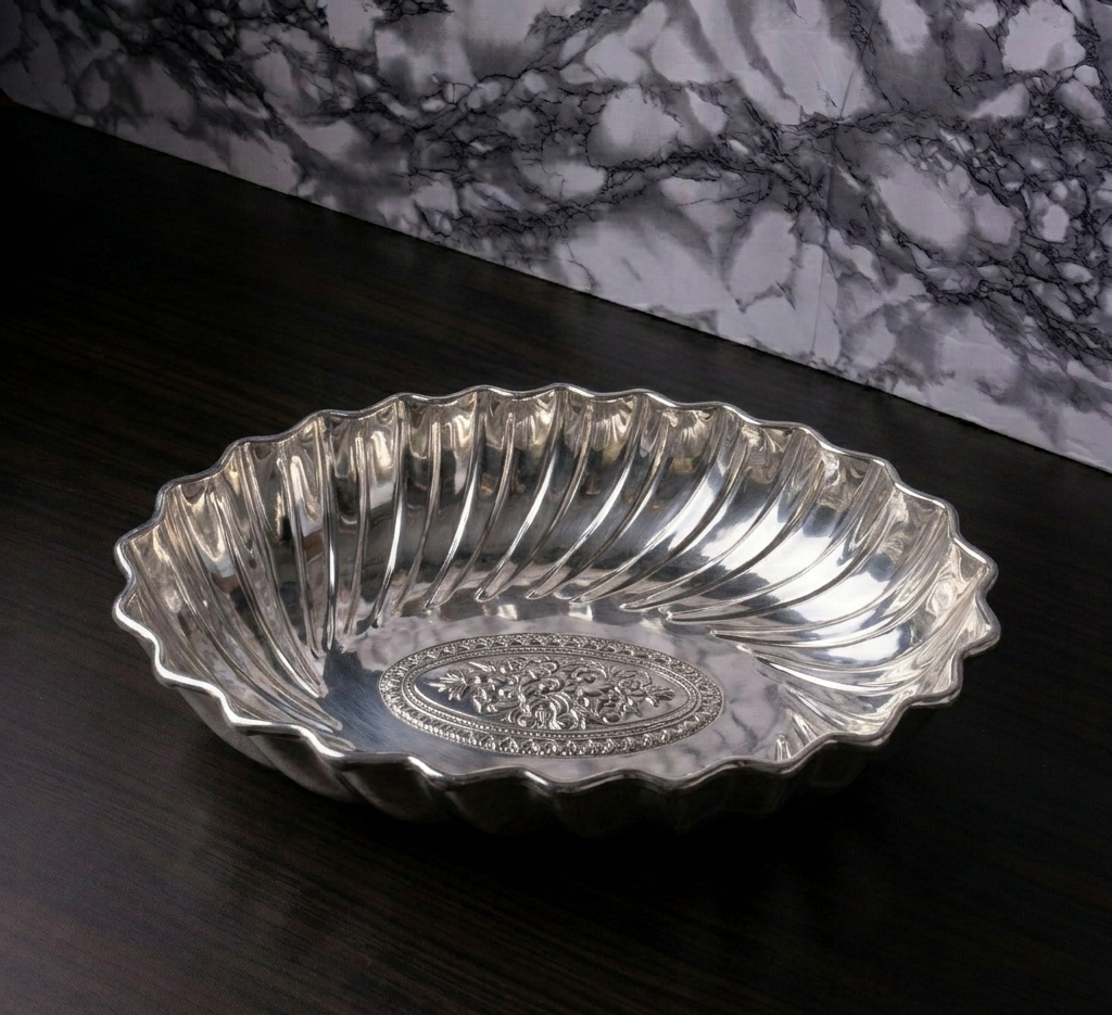 Silver-Plated Oval Serving Plate – Scalloped Luxury Design