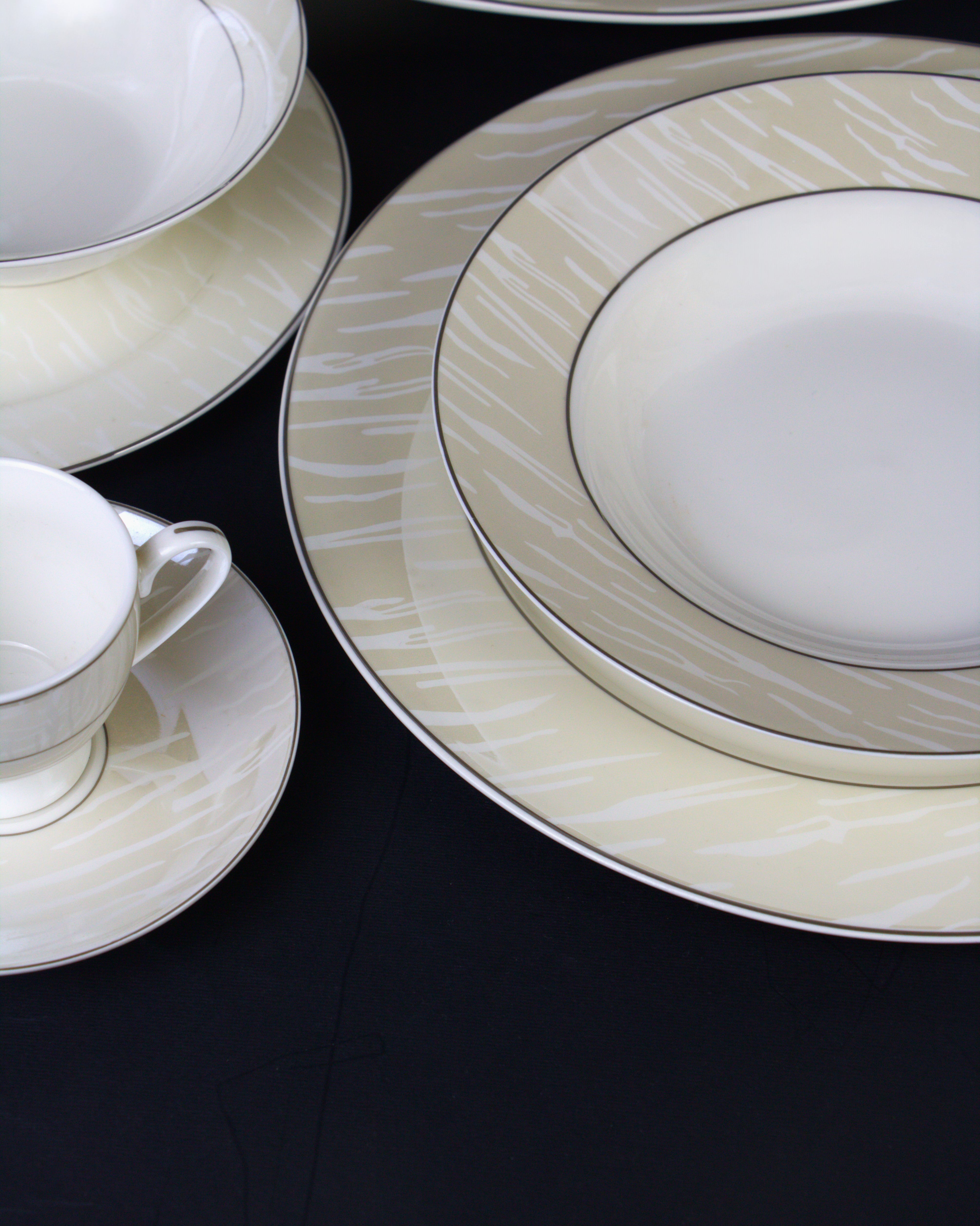 Narumi 113-Piece Dinner Set, Thai