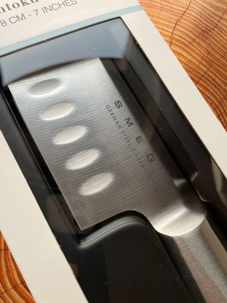 SMEG Santoku Knife – All-Purpose Kitchen Knife – 18 cm